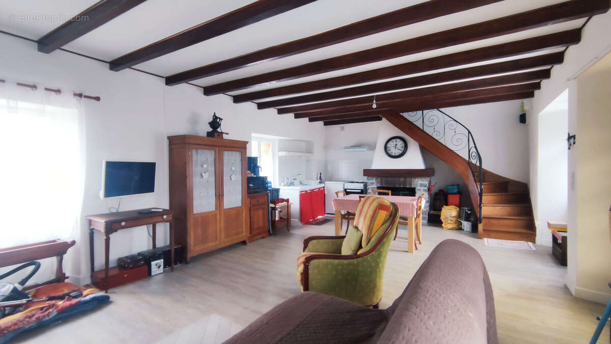 Maison à ENTRAYGUES-SUR-TRUYERE