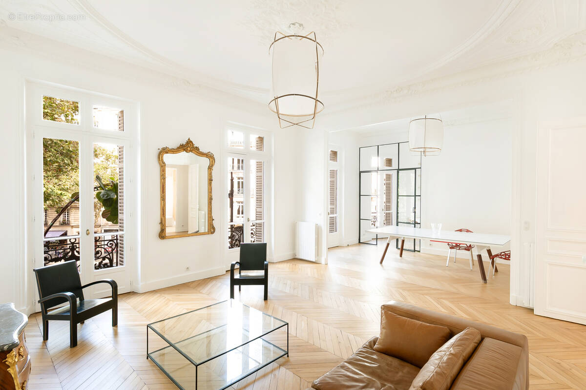 Appartement à PARIS-8E