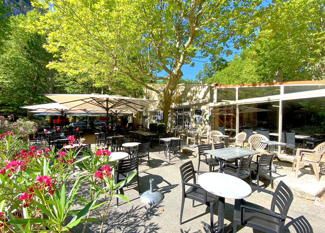 Commerce à MALAUCENE