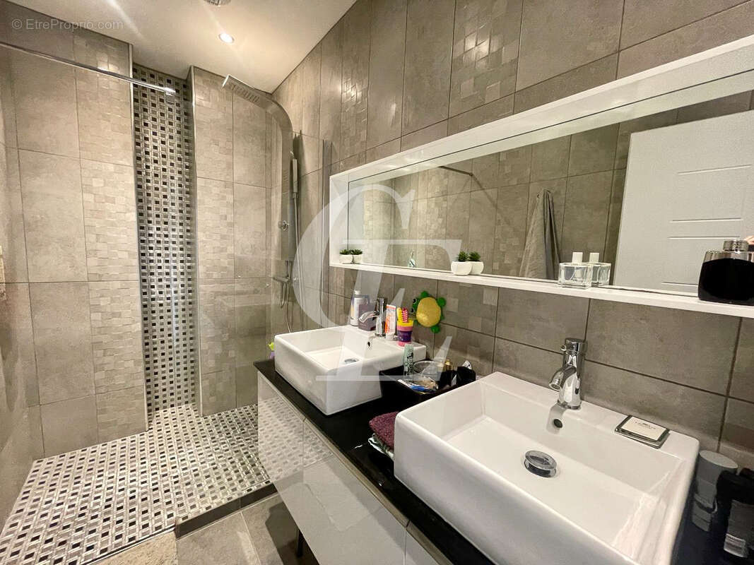 Appartement à LE CHAMBON-FEUGEROLLES