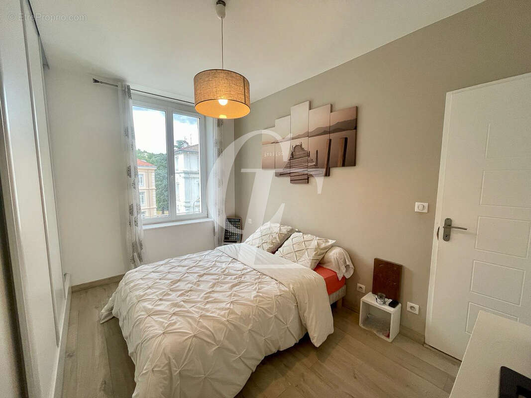 Appartement à LE CHAMBON-FEUGEROLLES