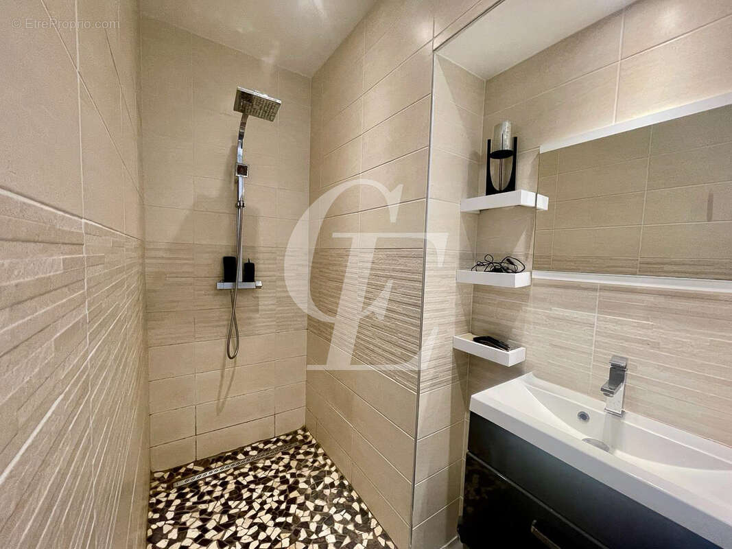 Appartement à LE CHAMBON-FEUGEROLLES