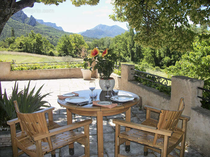 Commerce à MOUSTIERS-SAINTE-MARIE