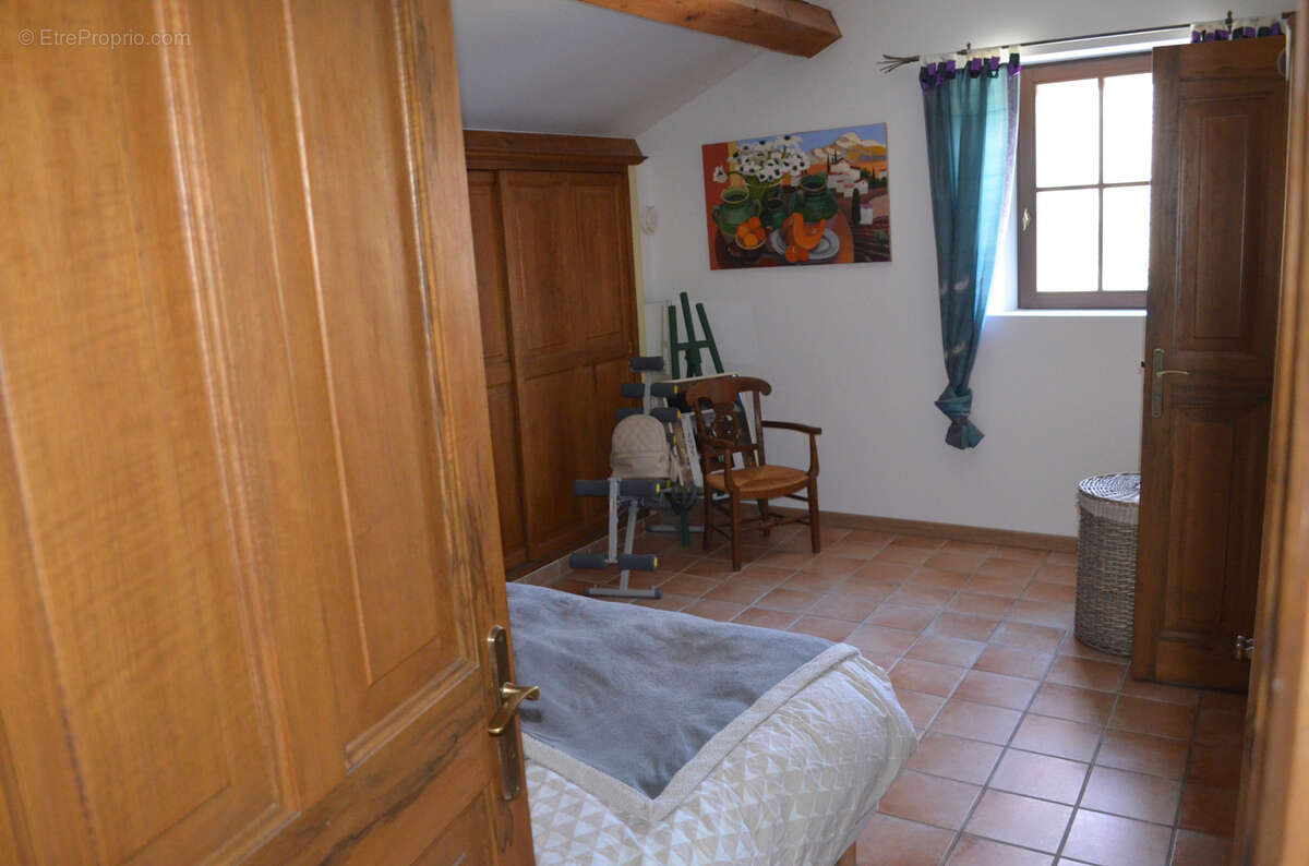 Commerce à MOUSTIERS-SAINTE-MARIE