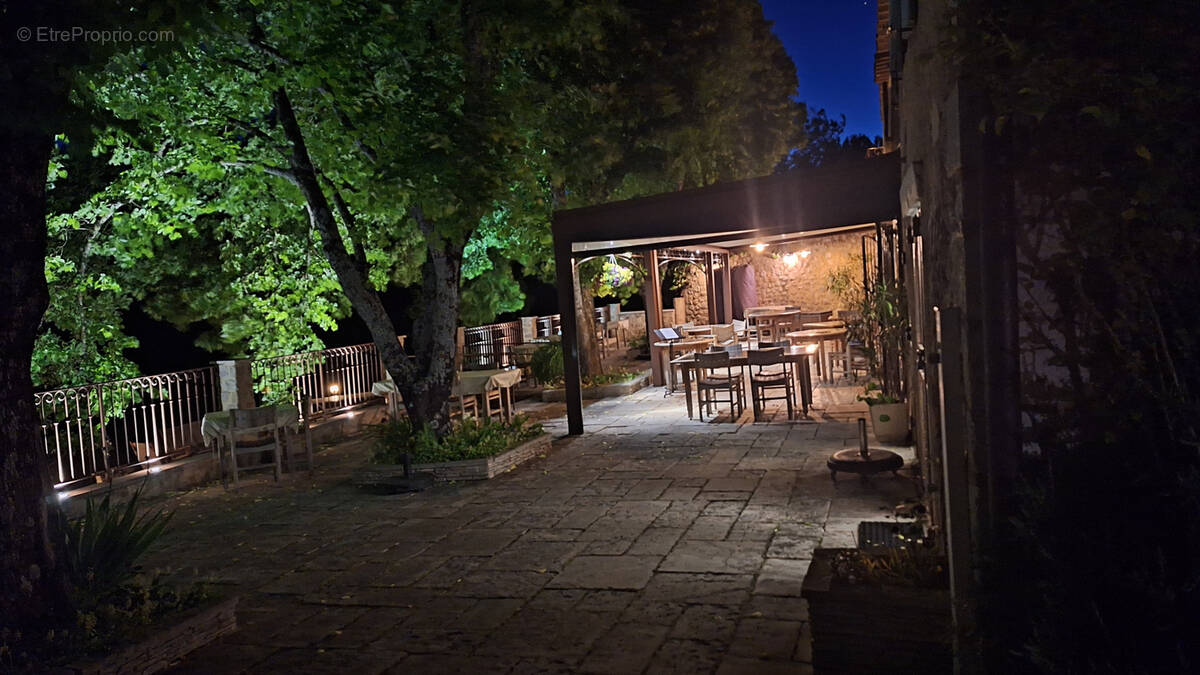 Commerce à MOUSTIERS-SAINTE-MARIE