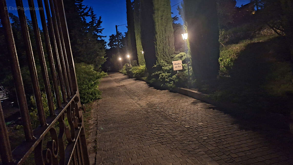 Commerce à MOUSTIERS-SAINTE-MARIE