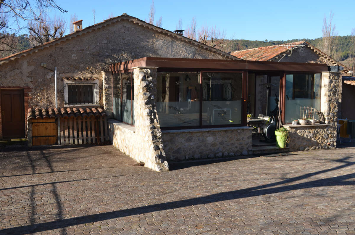 Commerce à MOUSTIERS-SAINTE-MARIE