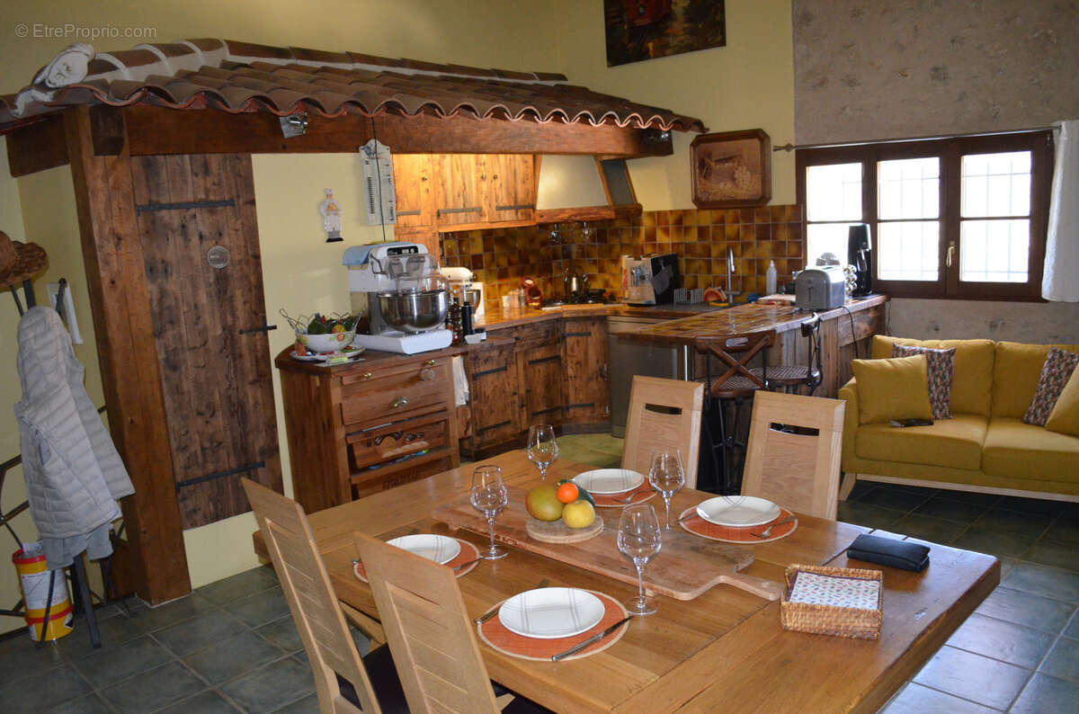 Commerce à MOUSTIERS-SAINTE-MARIE