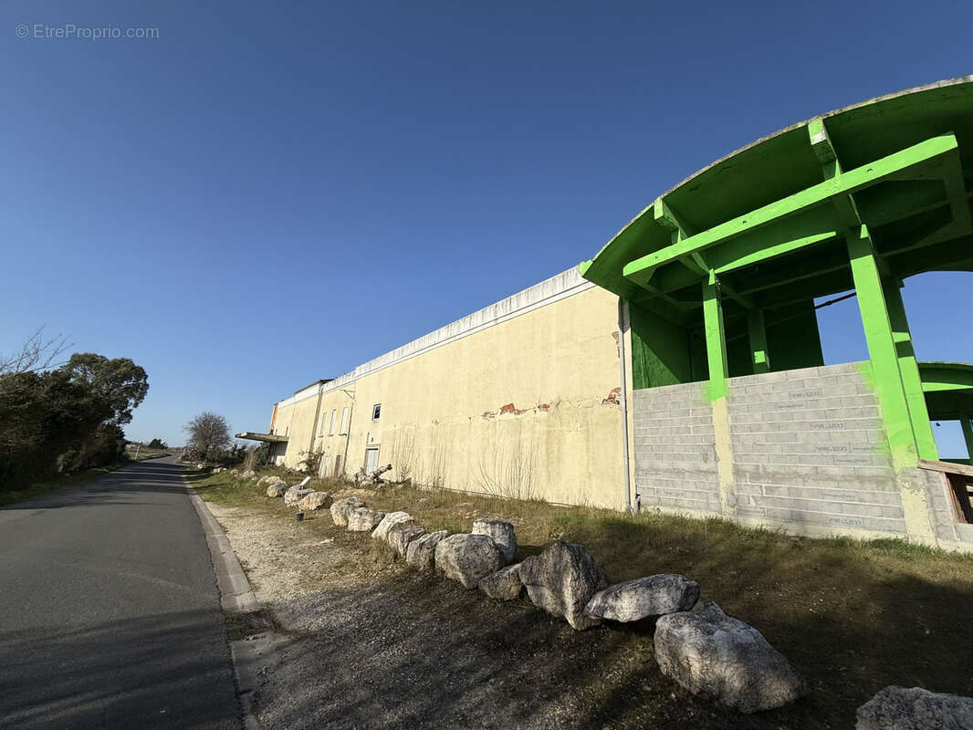 Commerce à SAINT-LAURENT-D&#039;ARCE