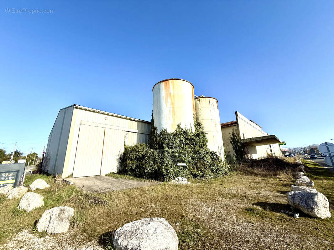 Commerce à SAINT-LAURENT-D&#039;ARCE