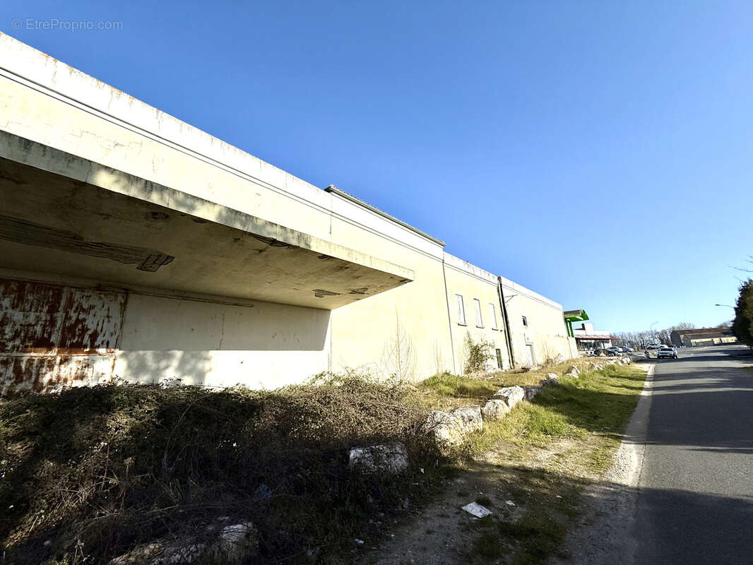 Commerce à SAINT-LAURENT-D&#039;ARCE