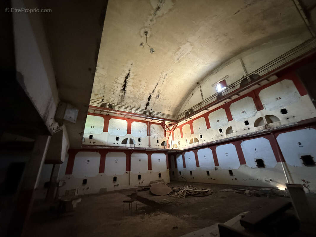 Commerce à SAINT-LAURENT-D&#039;ARCE