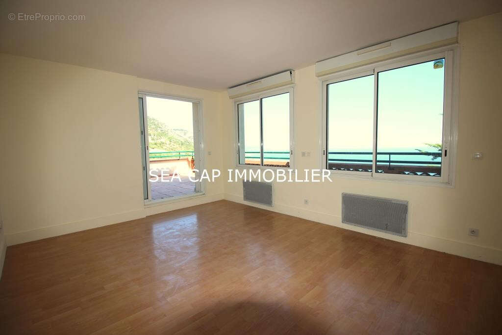 Appartement à LA TURBIE