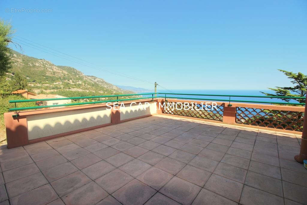 Appartement à LA TURBIE