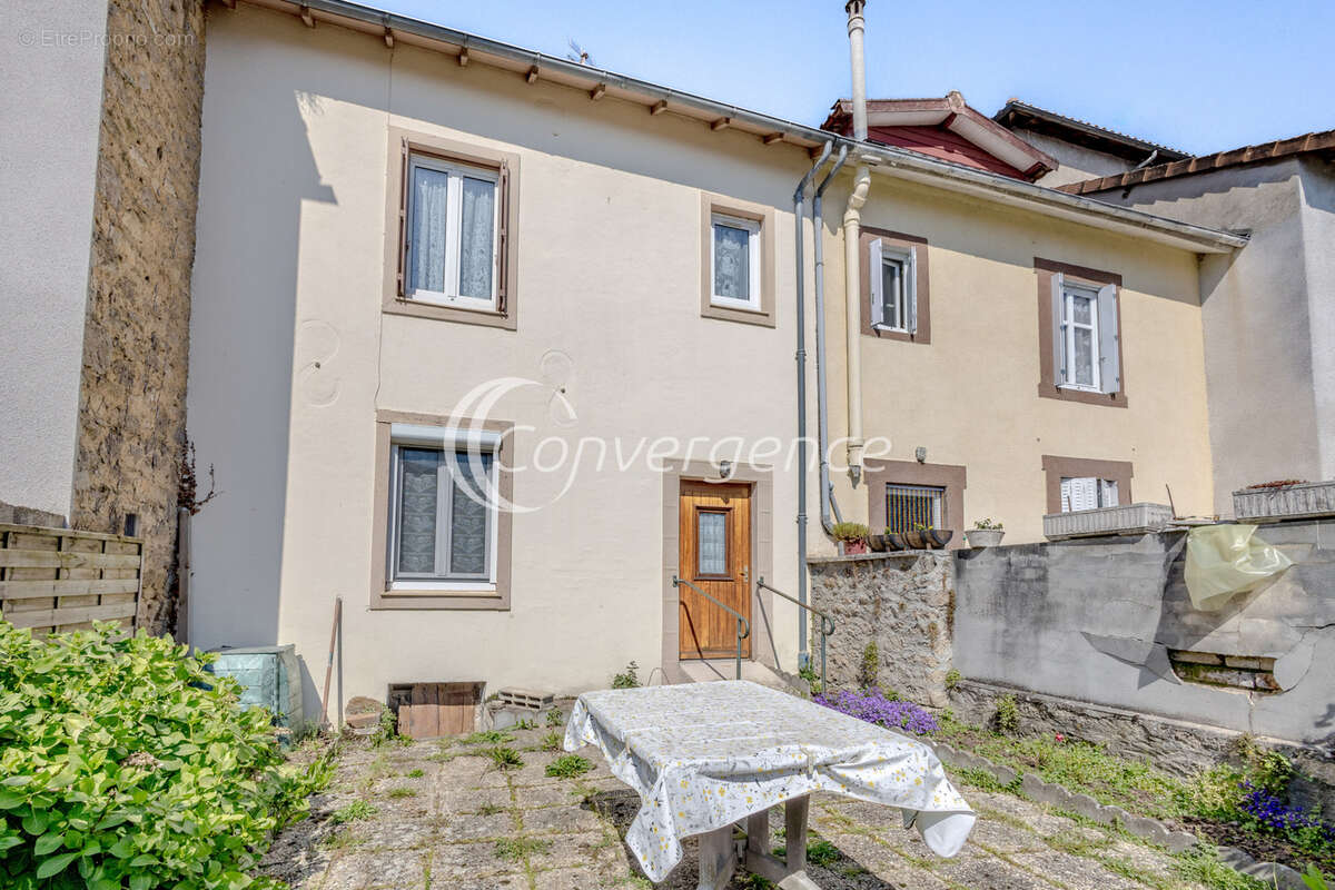 Maison à SAINT-JUNIEN