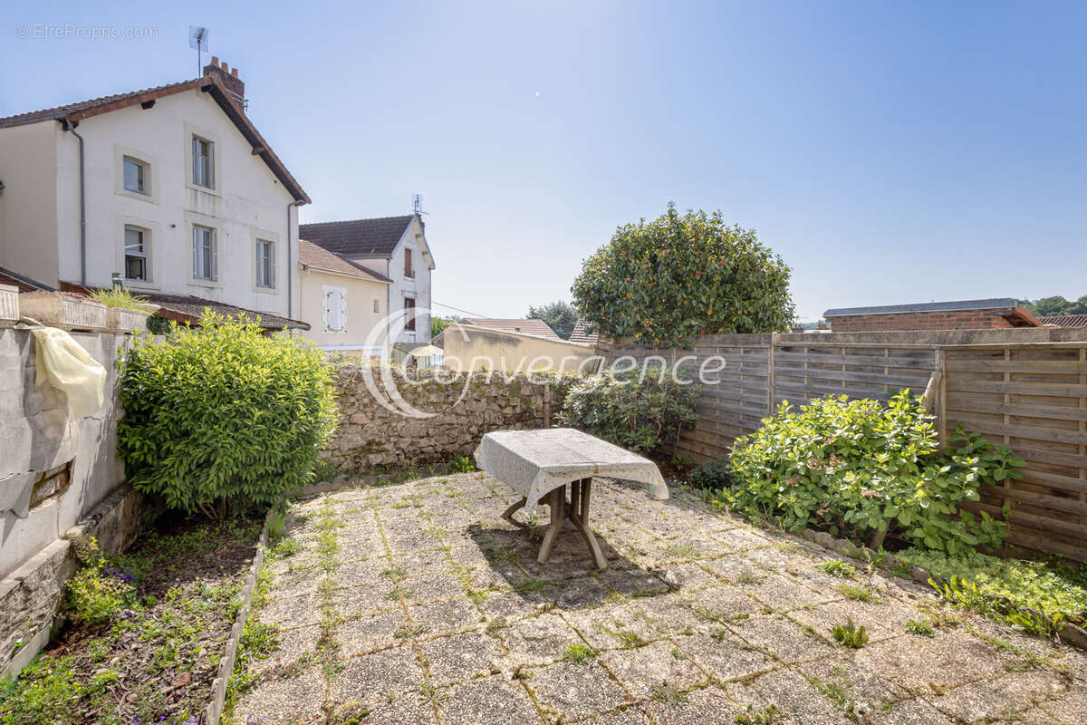 Maison à SAINT-JUNIEN