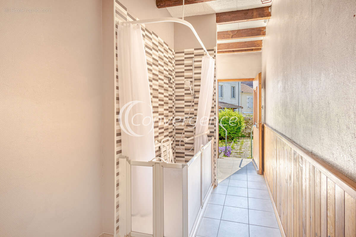 Maison à SAINT-JUNIEN