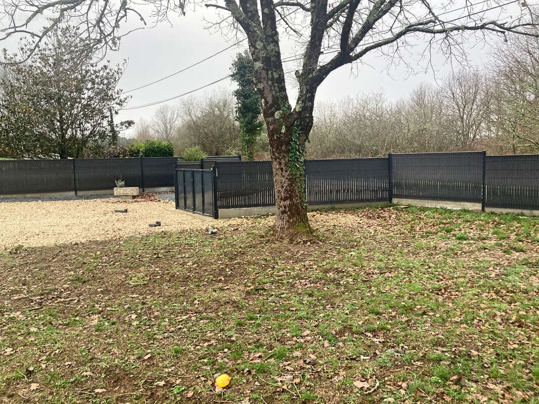 Terrain à MENESPLET