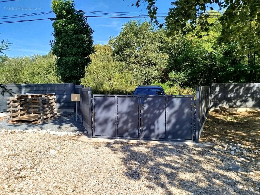 Terrain à MENESPLET