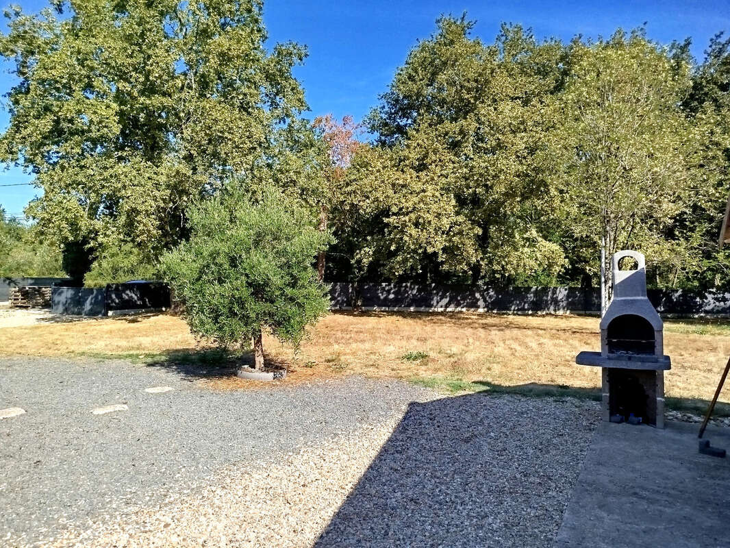 Terrain à MENESPLET