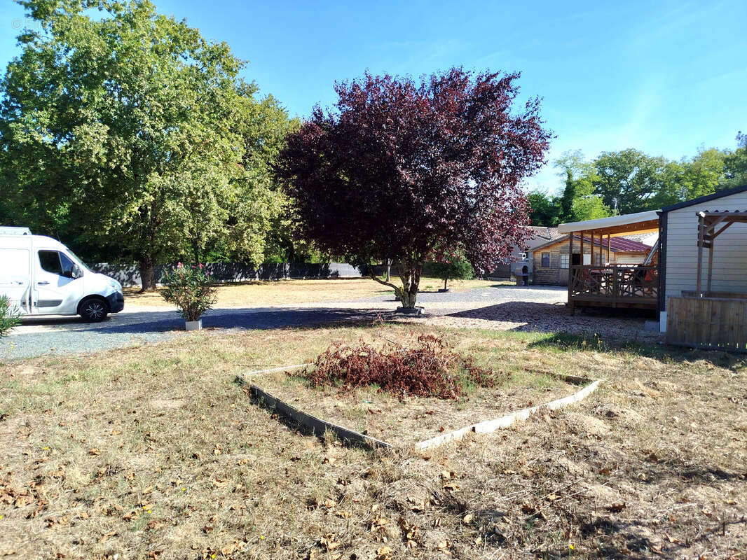 Terrain à MENESPLET