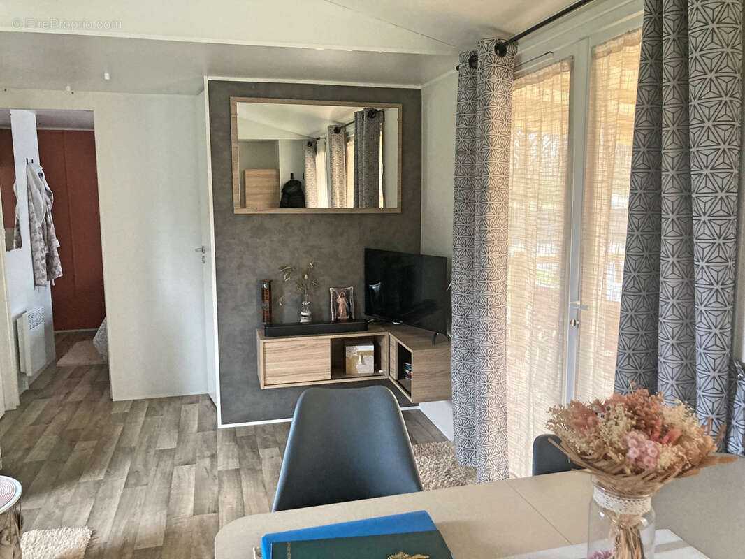 Terrain à MENESPLET