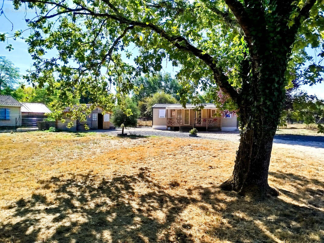 Terrain à MENESPLET