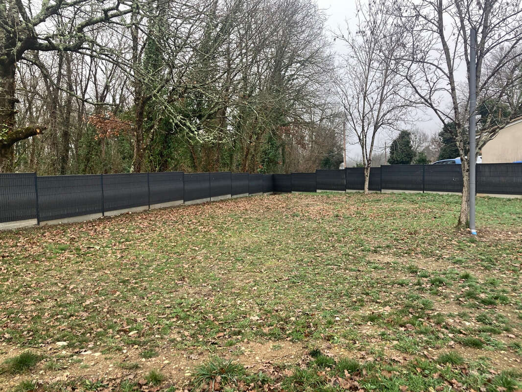 Terrain à MENESPLET