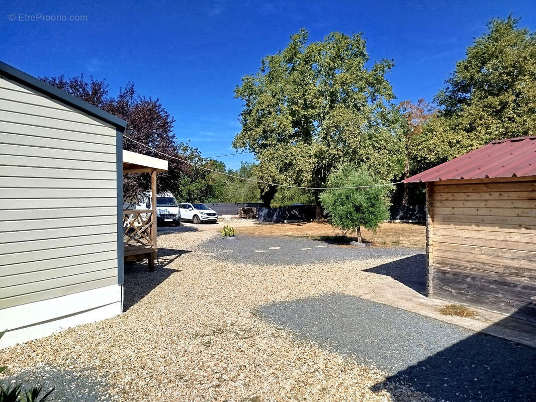 Terrain à MENESPLET