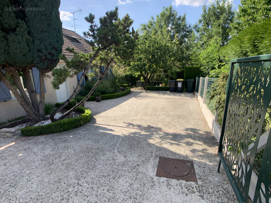 Maison à CHAUCONIN-NEUFMONTIERS