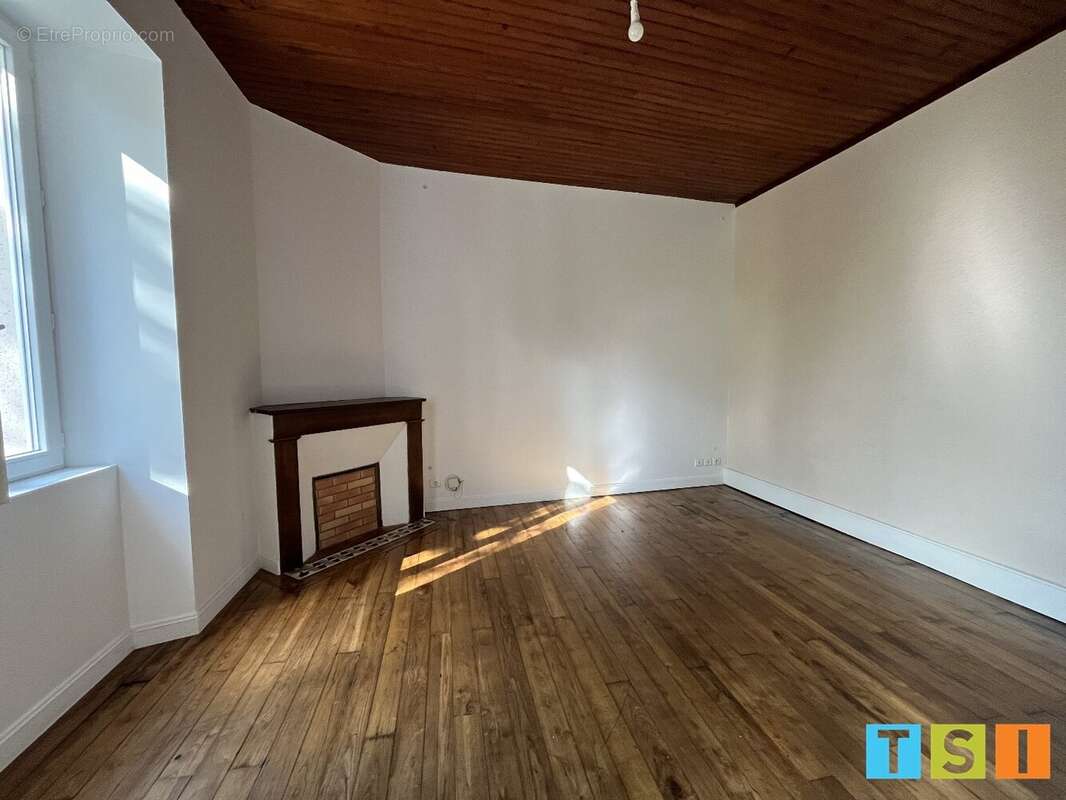 Maison à VILLENEUVE-DE-RIVIERE