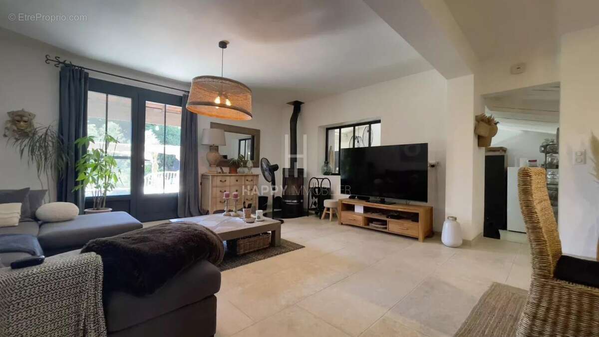 Maison à FONTVIEILLE