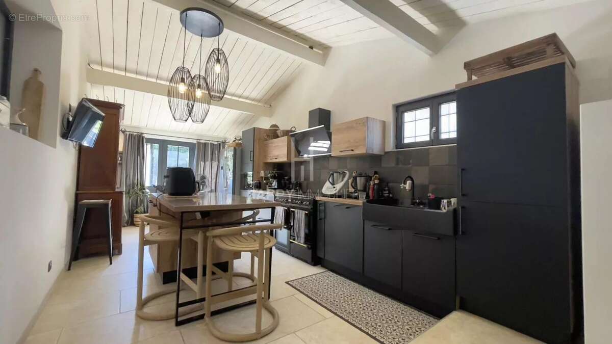 Maison à FONTVIEILLE