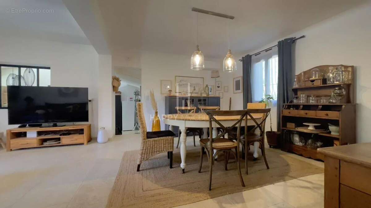 Maison à FONTVIEILLE