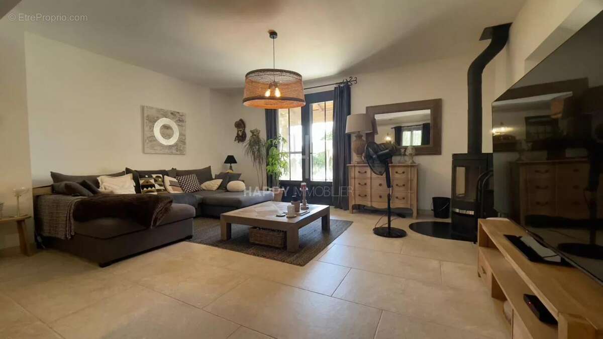 Maison à FONTVIEILLE