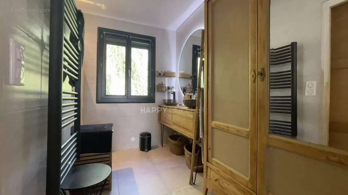 Maison à FONTVIEILLE