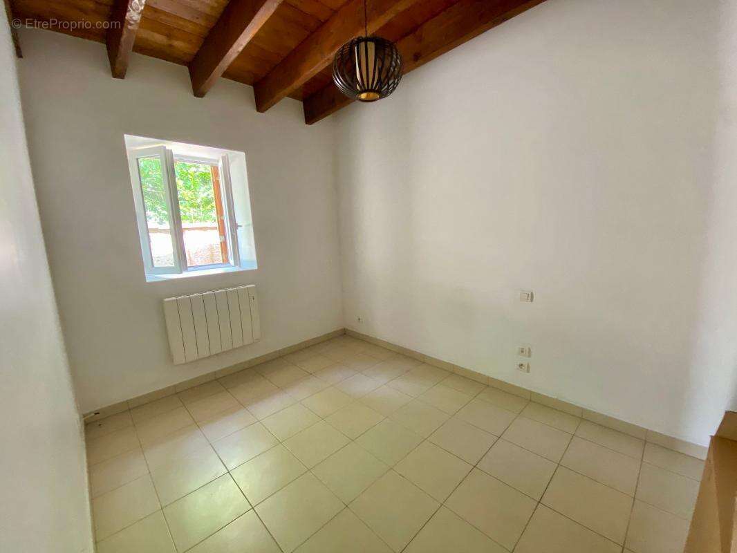 Maison à SAINT-CHAMASSY