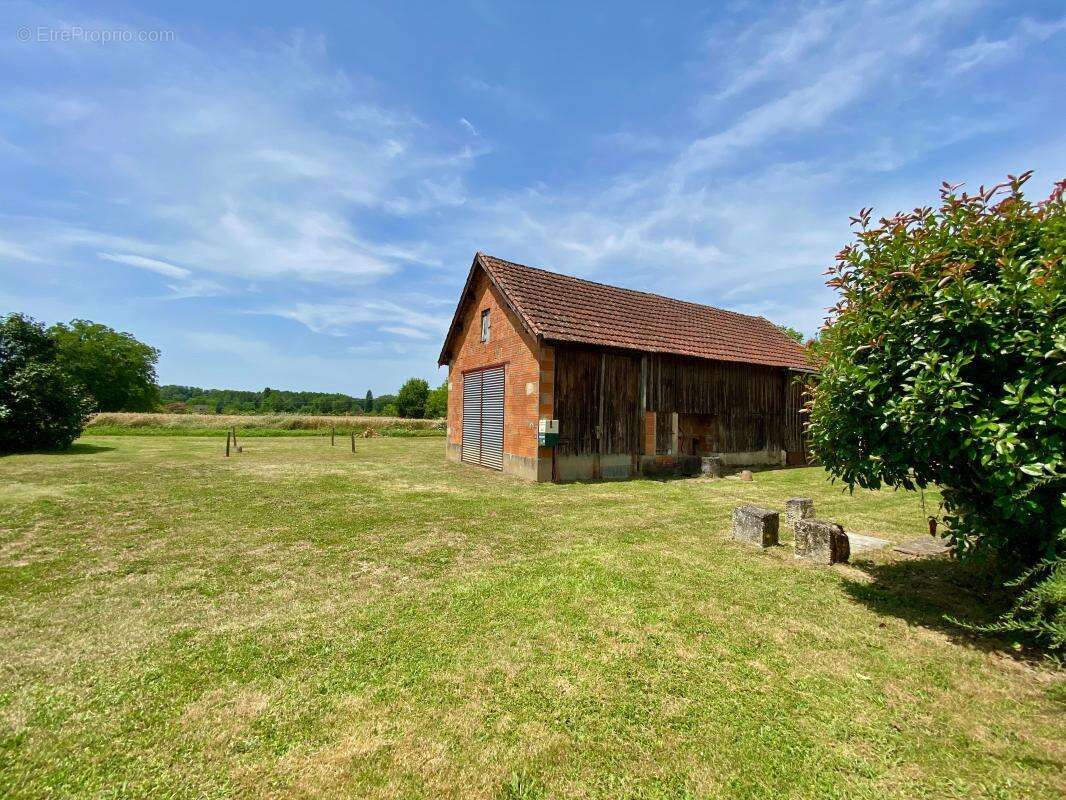 Maison à SAINT-CHAMASSY