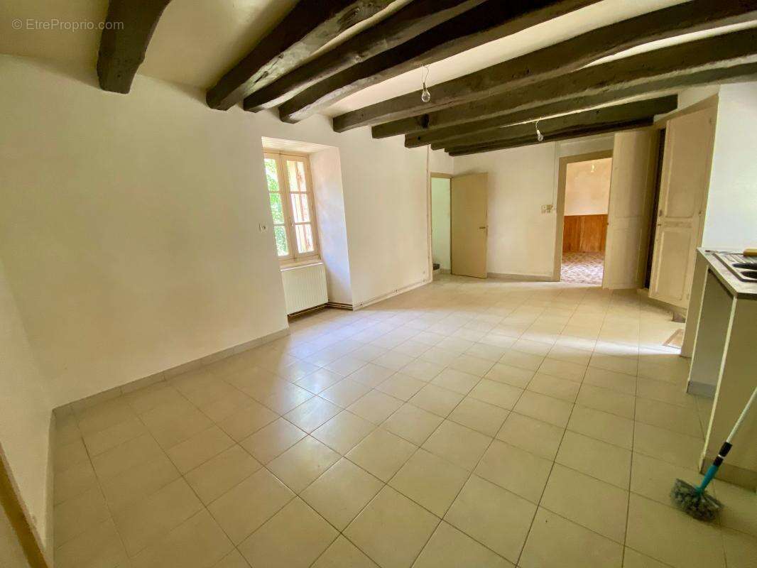 Maison à SAINT-CHAMASSY