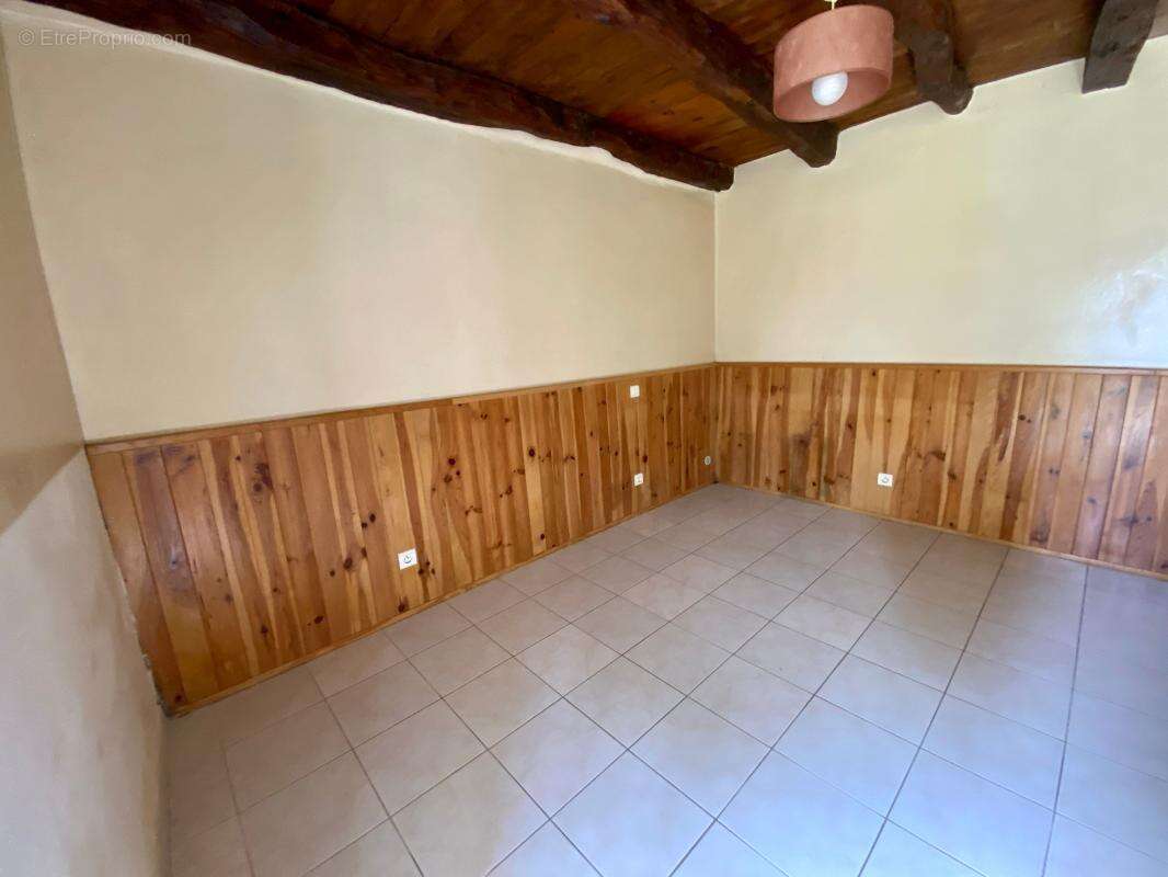 Maison à SAINT-CHAMASSY