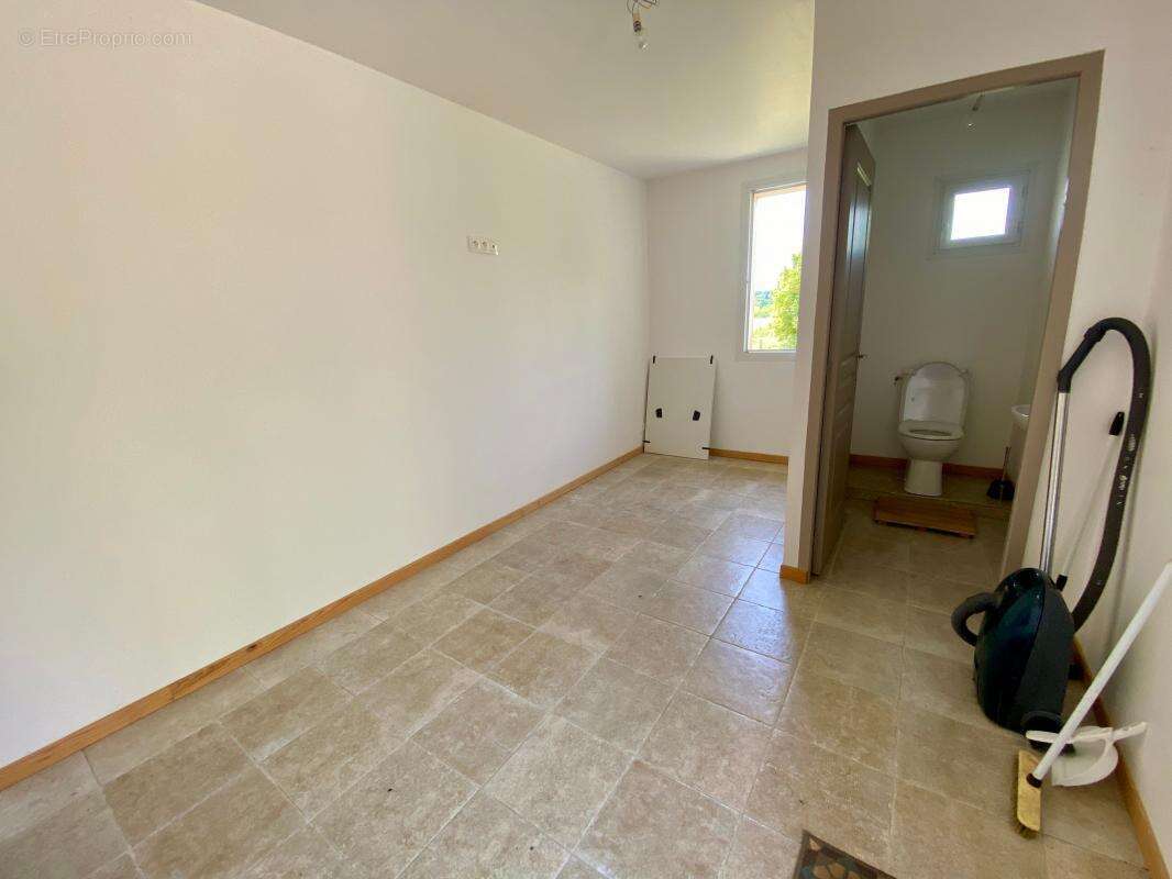 Maison à SAINT-CHAMASSY