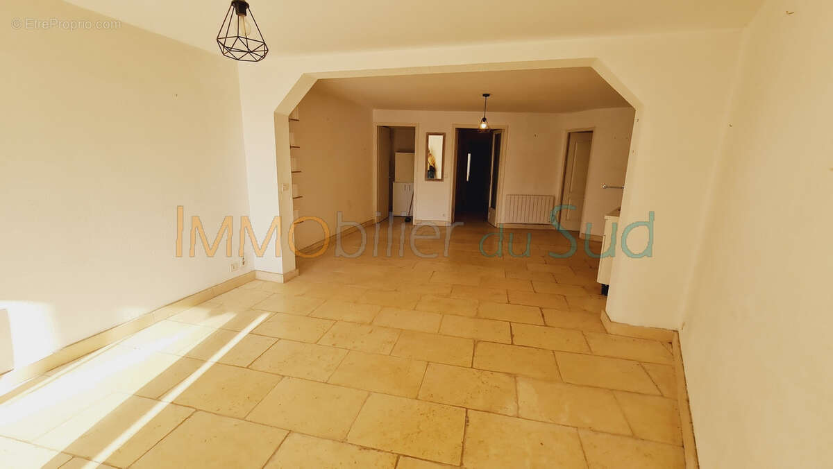 Appartement à LEZAN