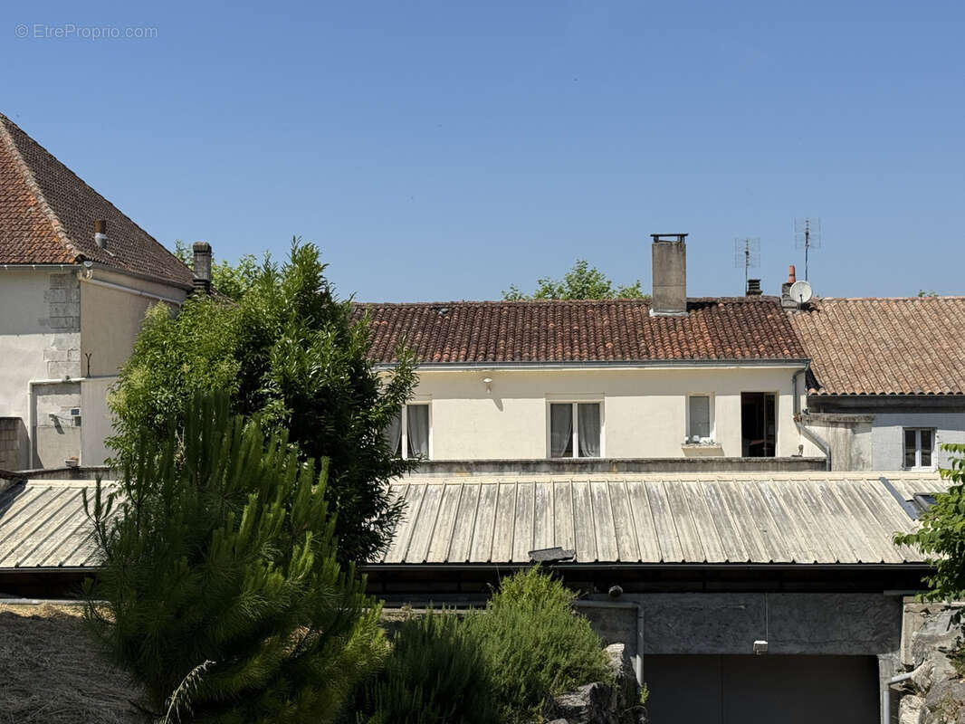 Appartement à BARBEZIEUX-SAINT-HILAIRE