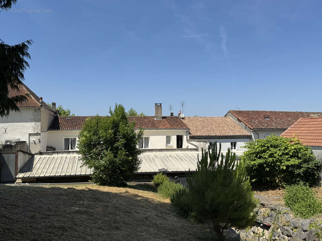 Appartement à BARBEZIEUX-SAINT-HILAIRE