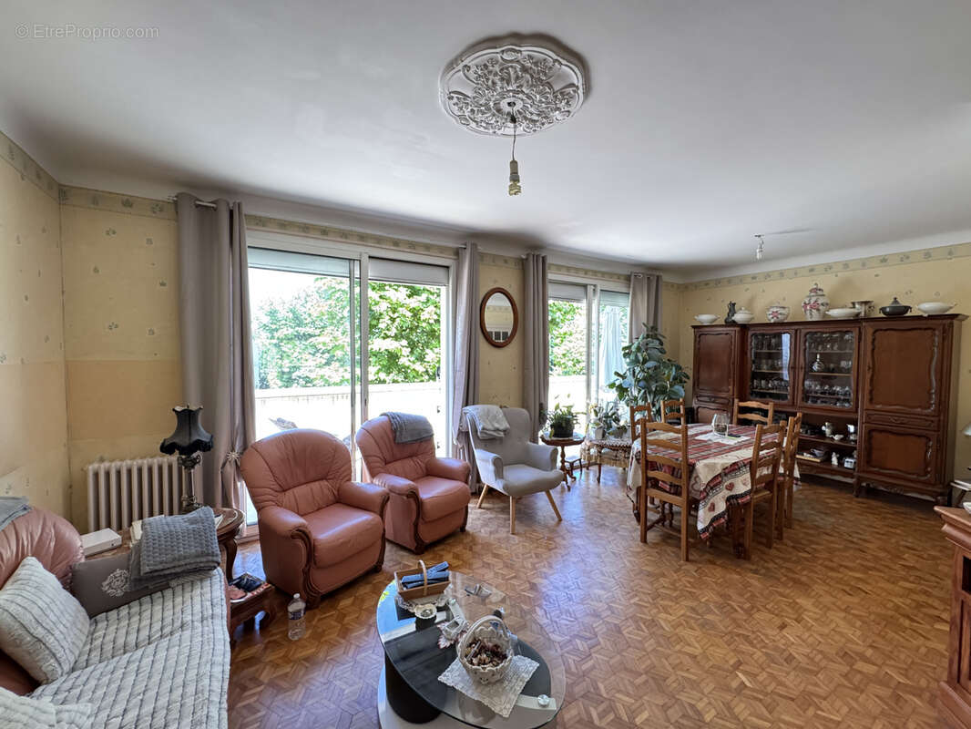 Appartement à BARBEZIEUX-SAINT-HILAIRE