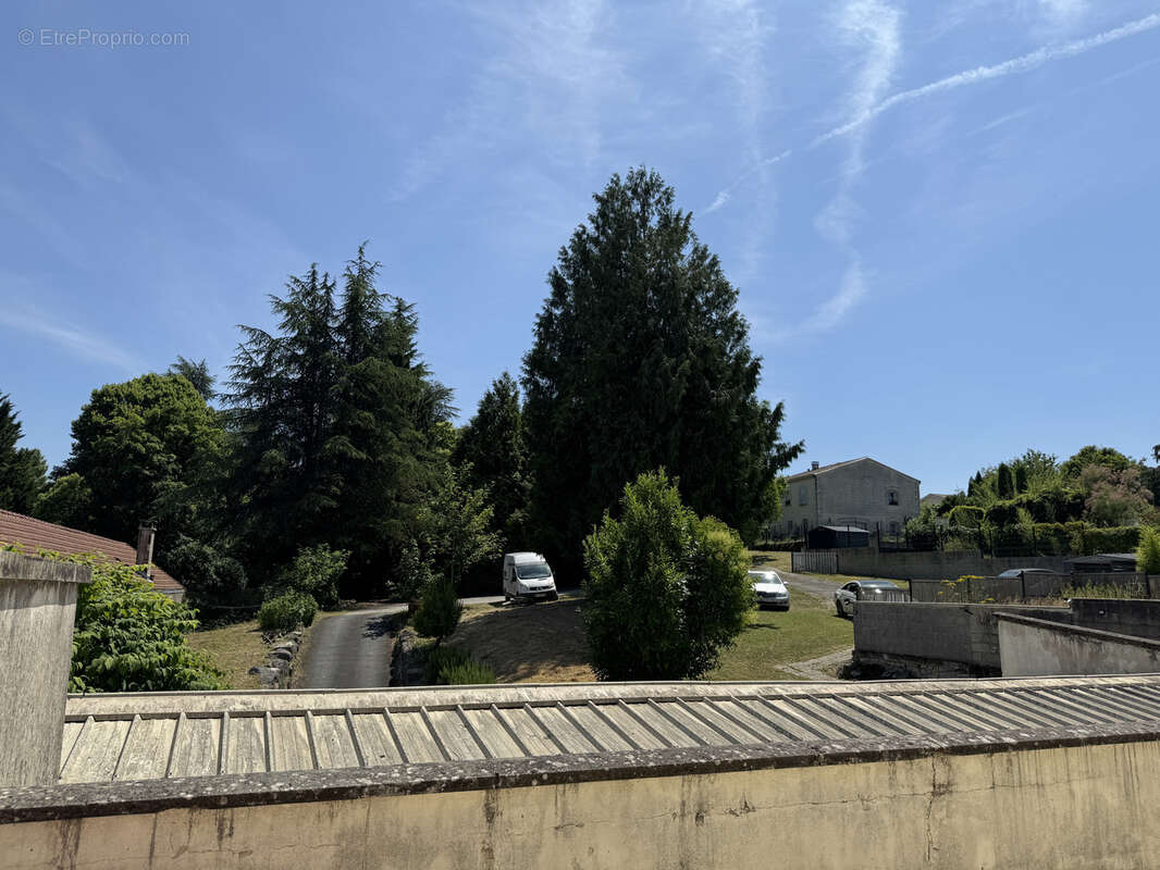 Appartement à BARBEZIEUX-SAINT-HILAIRE