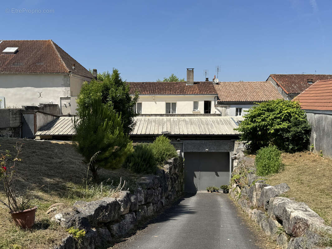 Appartement à BARBEZIEUX-SAINT-HILAIRE
