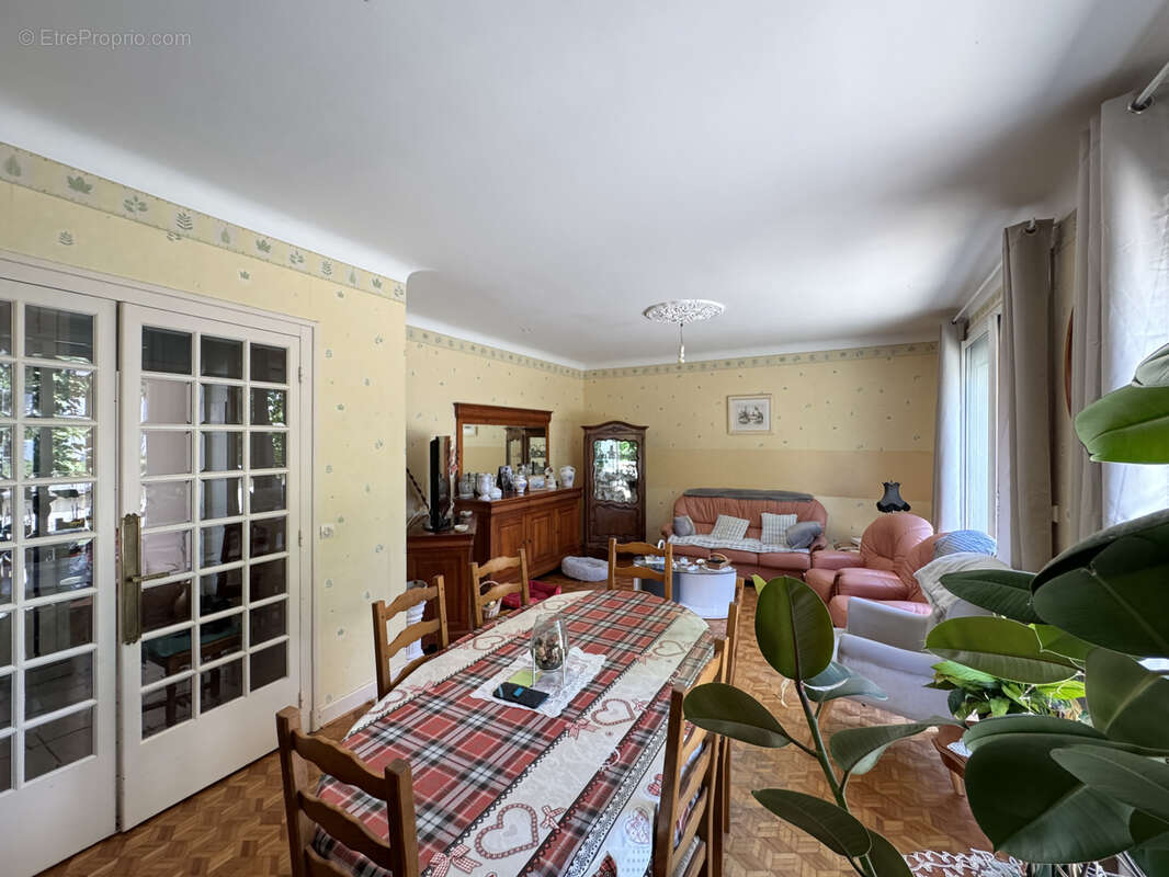 Appartement à BARBEZIEUX-SAINT-HILAIRE