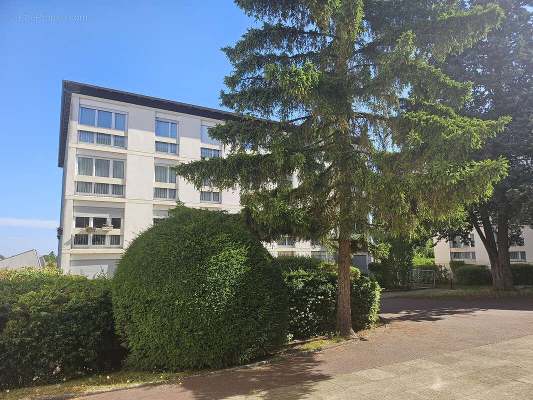 Appartement à MAREIL-MARLY