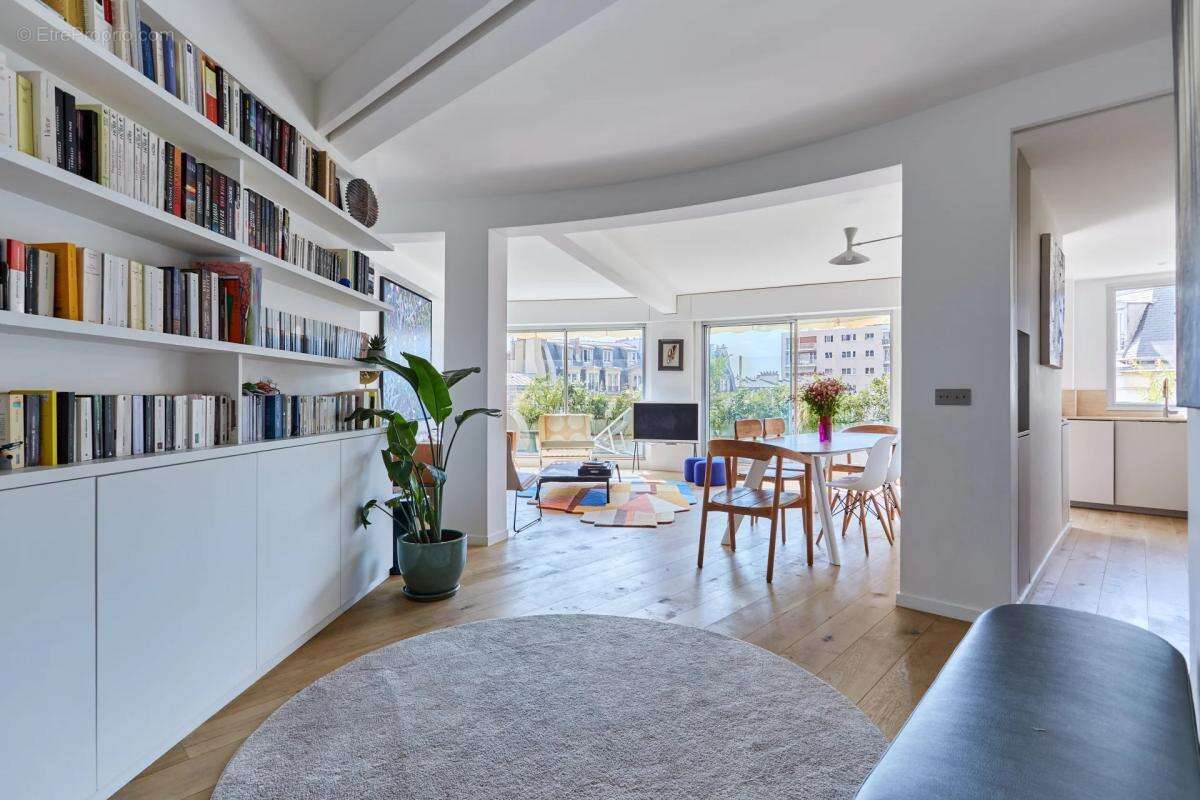 Appartement à PARIS-16E